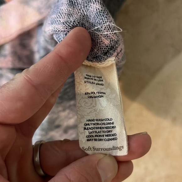 Soft Surroundings Midnight Blooms Floral long sleeve Vneck Top, Sz PM - Picture 5 of 7